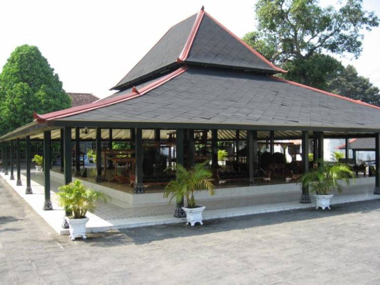5. Rumah Bangsal Kencono Daerah Istimewa Yogyakarta