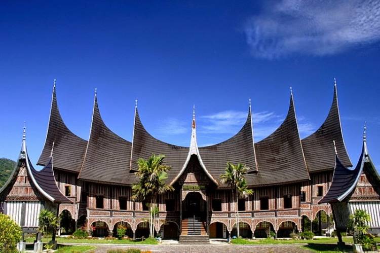 Adat Rumah Minangkabau