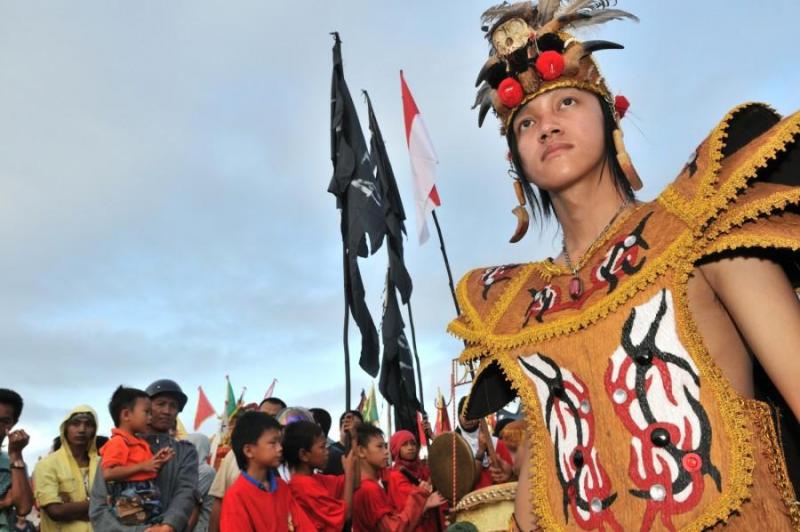 Pakaian Adat Perang Provinsi Kalimantan Barat