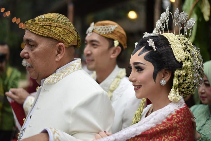 Pakaian Adat Tradisional Kebaya Provinsi Jawa Tengah