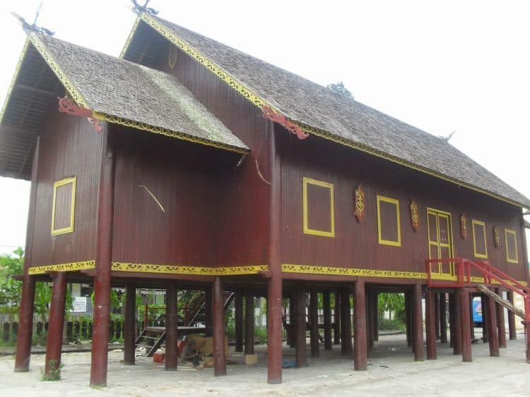 Rumah Adat Kalimantan Tengah “Betang”