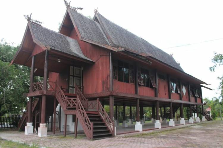 Rumah Adat Kalimantan Tengah