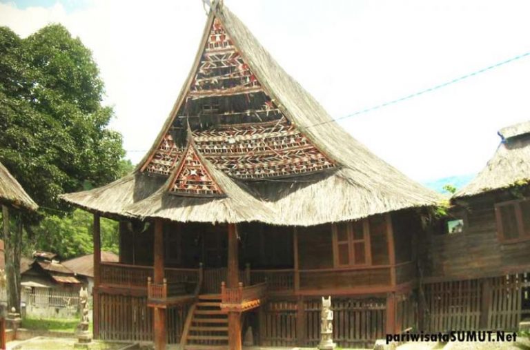 Rumah Adat Karo