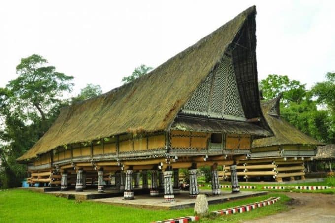 Rumah Adat Sumatera Utara “Bolon”