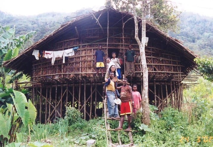 Rumah Adat Teluk Cendrawasih “Lgkojei”