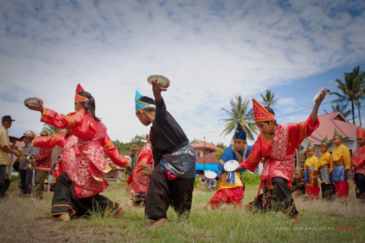 Tari Piring Dari Sumatera Barat