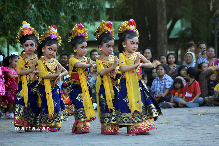 Tari Puspanjali