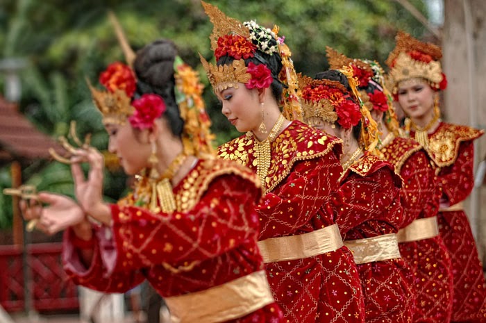 Tari Sekapur Sirih Dari Jambi