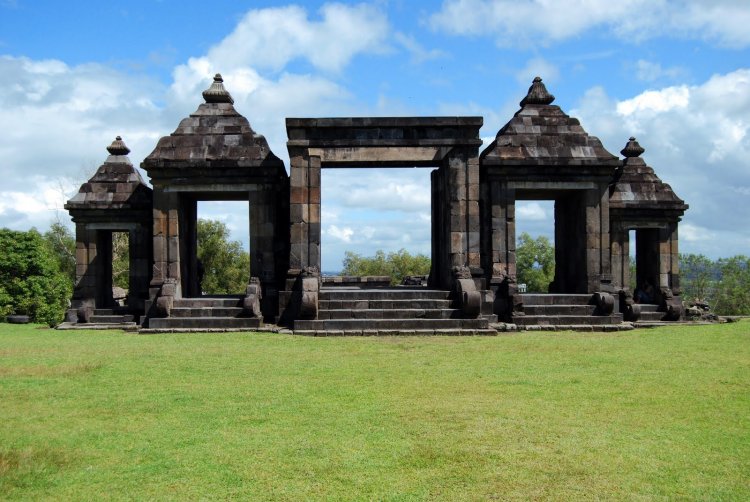 Contoh Report Text Tentang Tempat Wisata Situs Ratu Boko