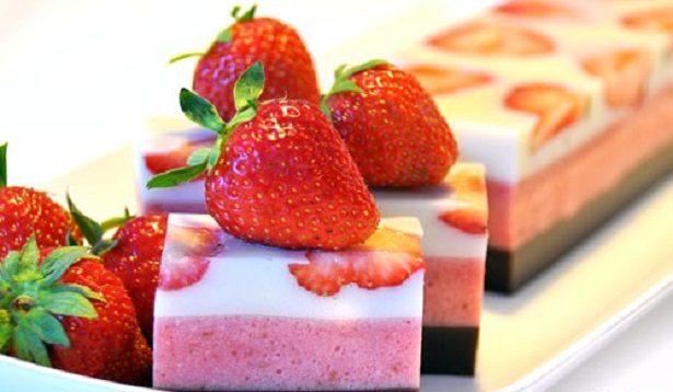 Puding Buah Strawberry