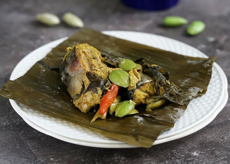 Resep Pepes Ikan Mas Campur Petai